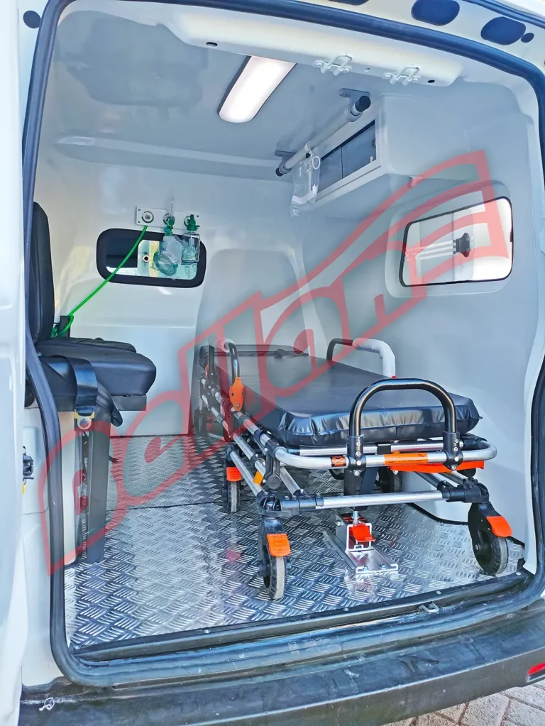 Interno Ambulancia Peugeot Partner Simples Simples Remoção