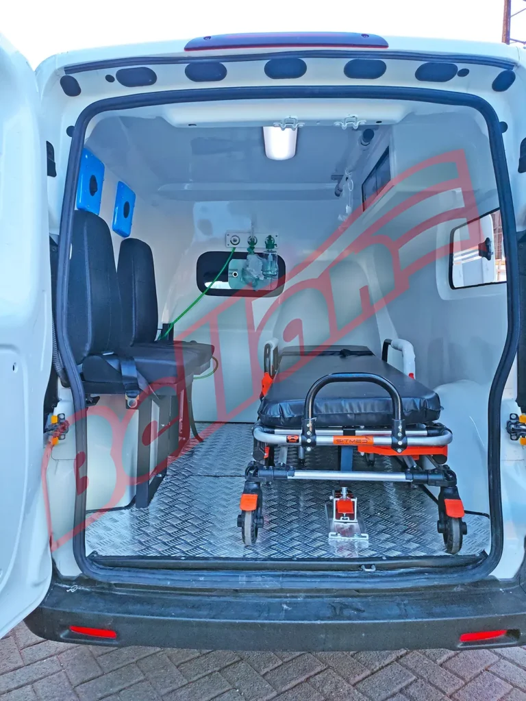 Interno Ambulancia Peugeot Partner Simples Simples Remoção